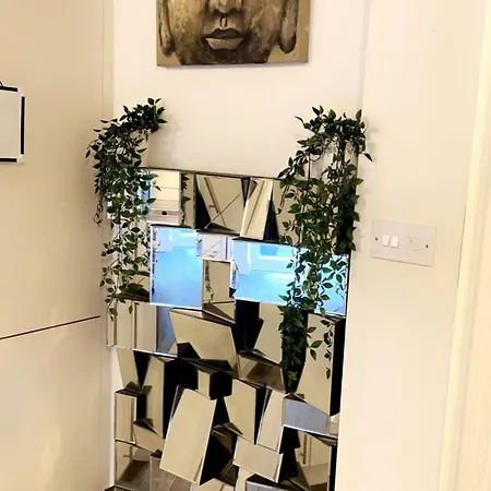 Deluxe Garden Apartment London