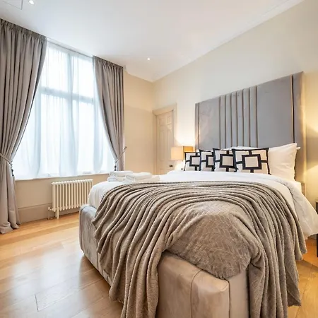 Mayfair - Exclusive Residences Apartment