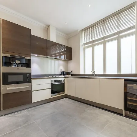 Mayfair - Exclusive Residences Apartment