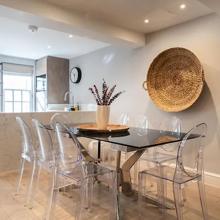 The Chelsea Place - Lovely 4bdr House With Terrace Apartment *