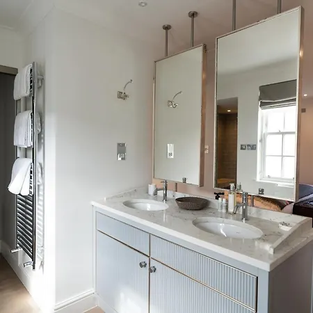 Apartment The Chelsea Place - Lovely 4bdr House With Terrace London