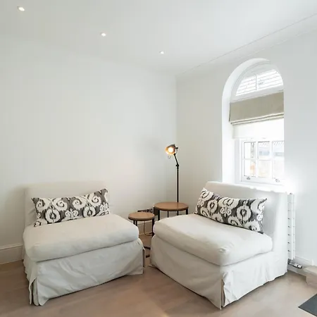 The Chelsea Place - Lovely 4bdr House With Terrace Apartment