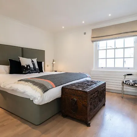 The Chelsea Place - Lovely 4bdr House With Terrace Apartment London