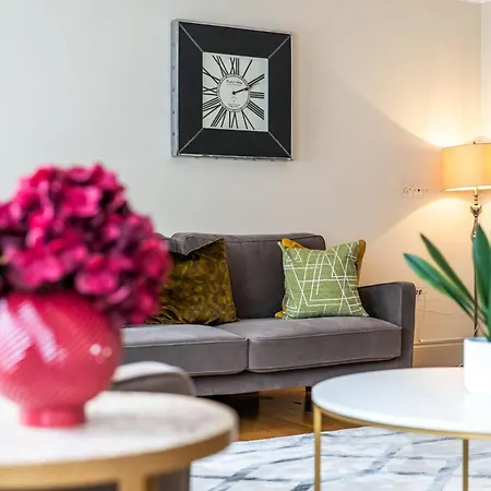 Mayfair - Exclusive Residences Apartment