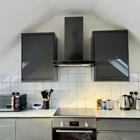 Ivory Penthouse Next To Wembley Stadium By Imperia *