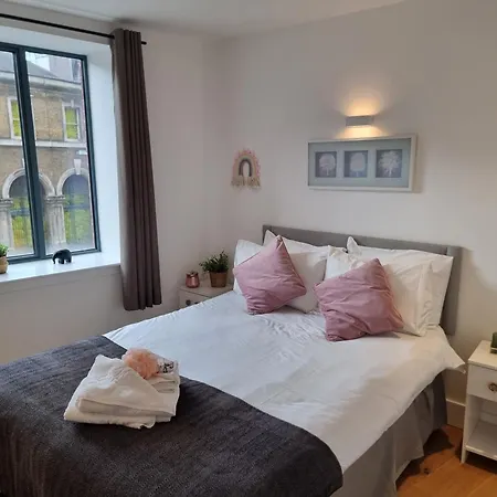 Apartment Shard View *