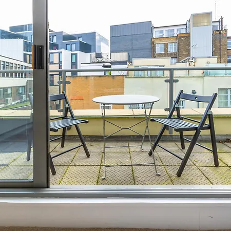 Fantastic Multilevel 3br, Vibrant Angel, 5min Tube Apartment London