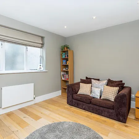 Fantastic Multilevel 3br, Vibrant Angel, 5min Tube *