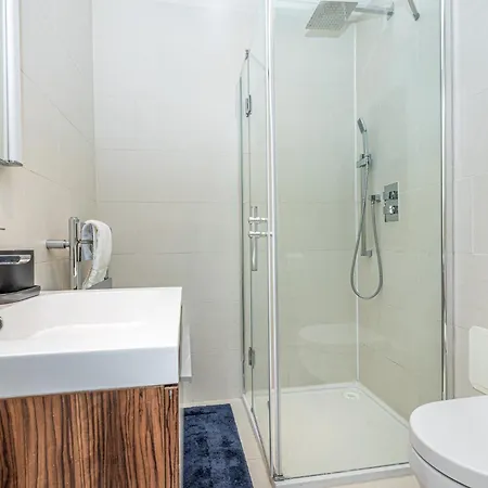 Fantastic Multilevel 3br, Vibrant Angel, 5min Tube * London