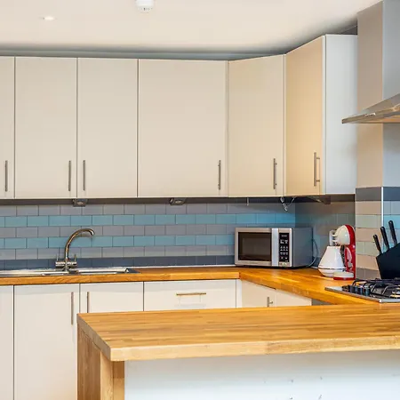 Fantastic Multilevel 3br, Vibrant Angel, 5min Tube *