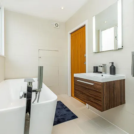Fantastic Multilevel 3br, Vibrant Angel, 5min Tube London