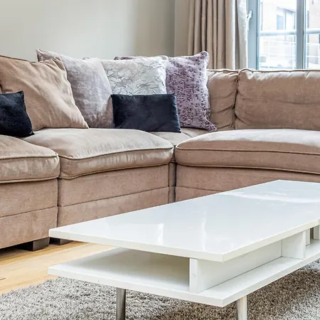 Fantastic Multilevel 3br, Vibrant Angel, 5min Tube Apartment
