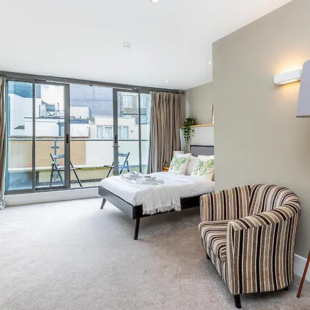 Fantastic Multilevel 3br, Vibrant Angel, 5min Tube Apartment London