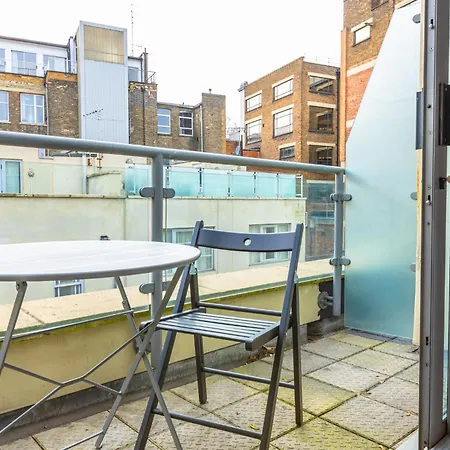 Fantastic Multilevel 3br, Vibrant Angel, 5min Tube Apartment *