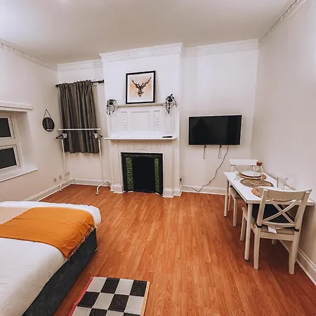 Spacious 3 In Tooting *