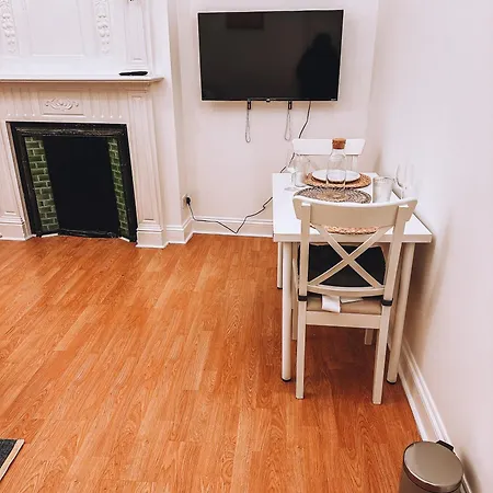 Spacious 3 In Tooting * London
