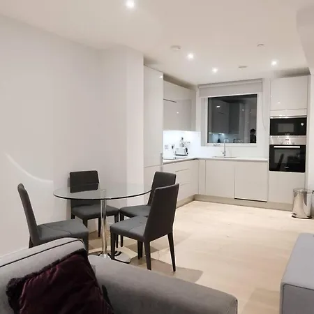 Luxury 2b2b In Apartment