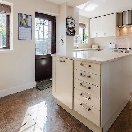 Budget At London Bromley Or Orpington - Near Pruh - Free Parking - Easy Commute From London Bridge - High Value For Money * Farnborough (Kent)