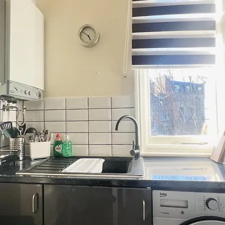 Apartment Impeccable 1 Bedroom Flat In London
