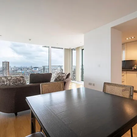 Borough Flat With Views By Underthedoormat * London