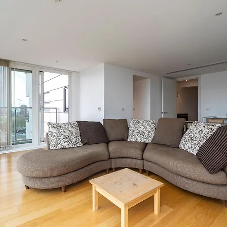 Borough Flat With Views By Underthedoormat *