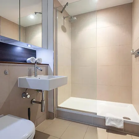 Borough Flat With Views By Underthedoormat Apartment London