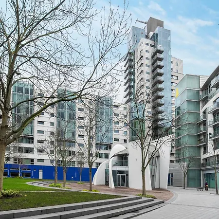Borough Flat With Views By Underthedoormat * London