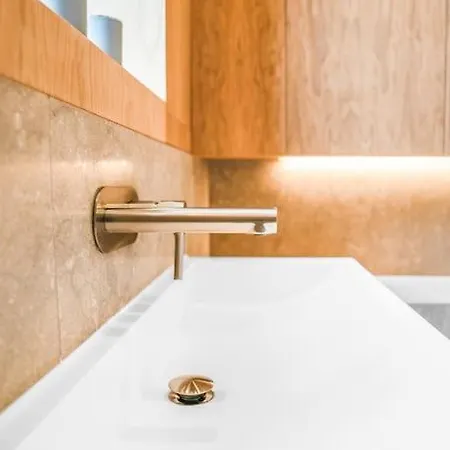 Tottenham- Exquisite 4-bed Retreat With Ping Pong And Pool - Sleeps 7, Free Parking, Contractors & Long Welcome Apartamento *