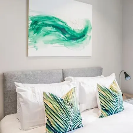 Apartamento Tottenham- Exquisite 4-bed Retreat With Ping Pong And Pool - Sleeps 7, Free Parking, Contractors & Long Welcome *