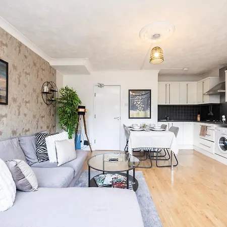 Trendy 4 Bed Near Vibrant Shoreditch W Balcony And Walking Distance To Tube