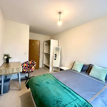Peaceful Shared Flat 30mins London 民宿 埃奇韦尔