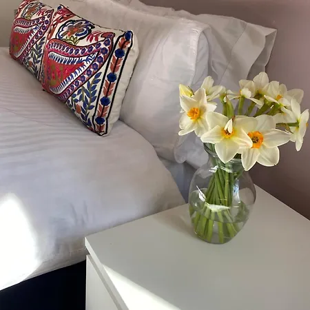 Spacious Flat In West Kensington * London