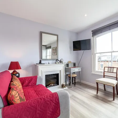 Charming New 1br Flat Wterrace, Shepherd's Bush Apartment London