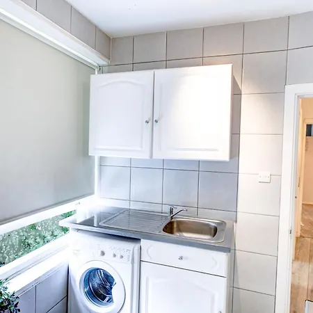 Lovely 2- Bedroom In London
