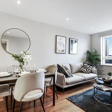 公寓 Stunning 2 Bed, 2 Bath High Rise Minutes From Canary Wharf *