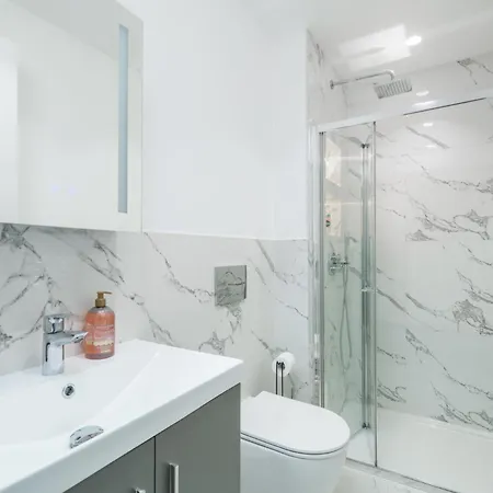 Two-bedroom Flat Near Wembley, London Apartment *