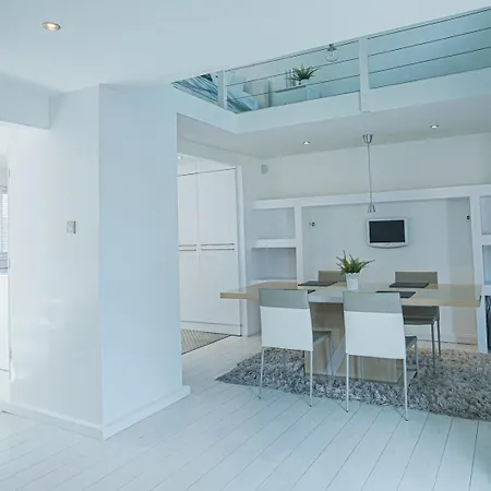 Maison d'hôtes Luxury Retreat In Shirley North *