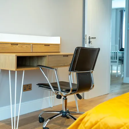 Apartment Two-bedroom Flat Near Wembley, London