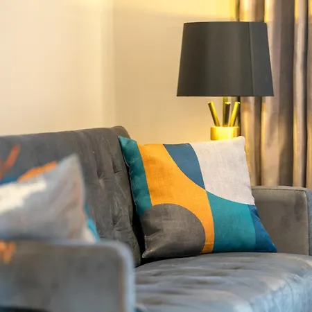 Two-bedroom Flat Near Wembley, London Apartment *
