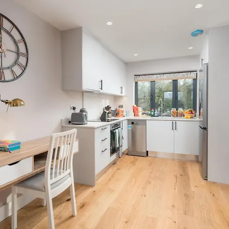 Two-bedroom Flat Near Wembley, London Apartment Harrow
