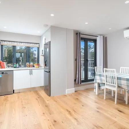 Two-bedroom Flat Near Wembley, London Apartment