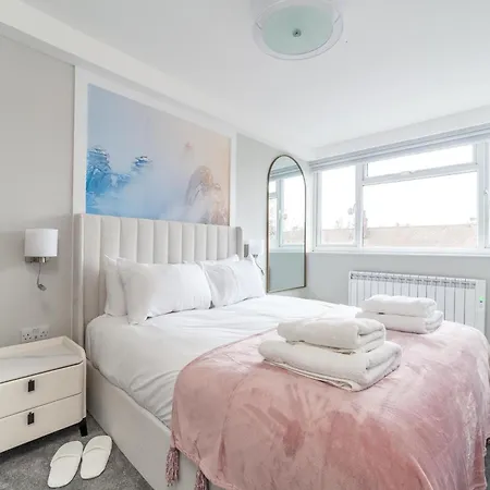 Excellent 3-bed Flat In Elephant & Castle