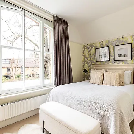 Woodlawn Manor House London