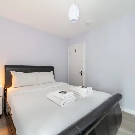 Apartment Charming New 1br Flat Wterrace, Shepherd's Bush London