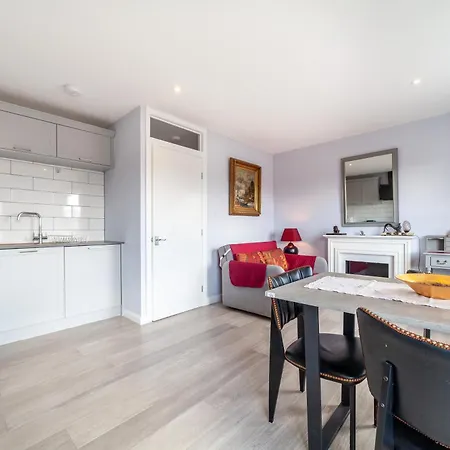 Apartment Charming New 1br Flat Wterrace, Shepherd's Bush