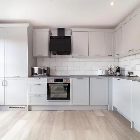 Apartment Charming New 1br Flat Wterrace, Shepherd's Bush