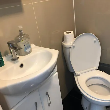 London X Dm Weekly X Monthly Discounts X W13 Guest house