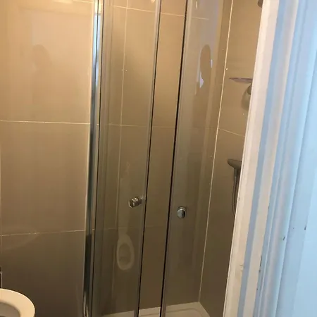 Guest house London X Dm Weekly X Monthly Discounts X W13 Greenford (Greater London)