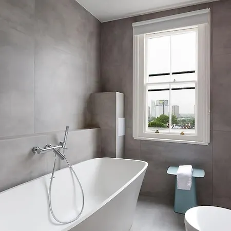 Stunning Views, Floor Flat *