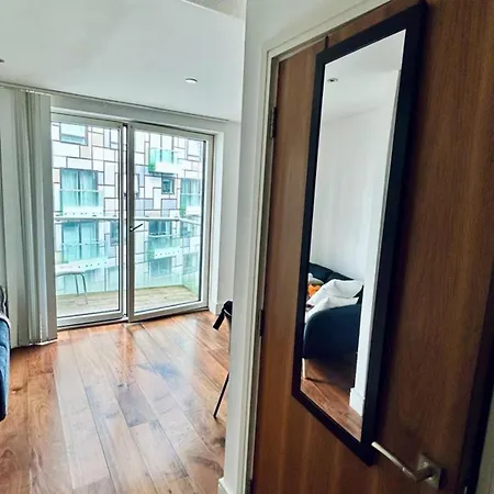 W Balcony In Canary Wharf * London